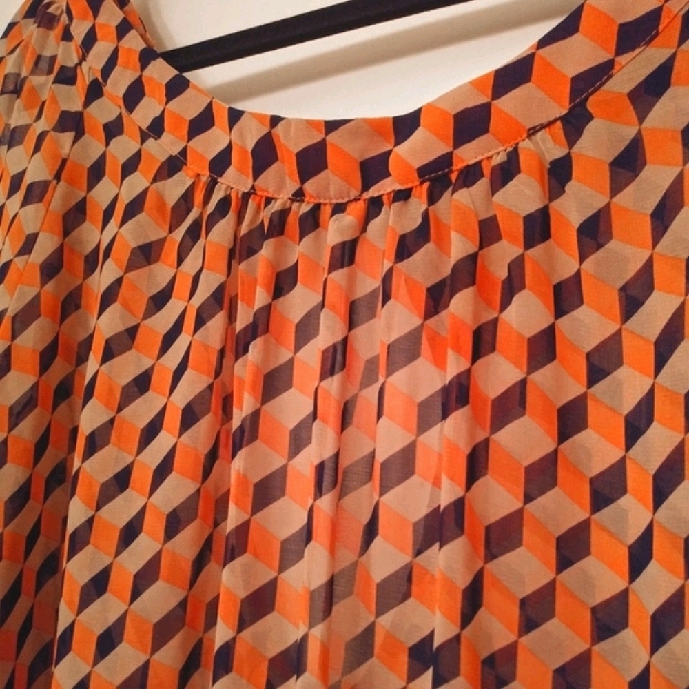 Geometric High-Low Blouse - Picture 5 of 6